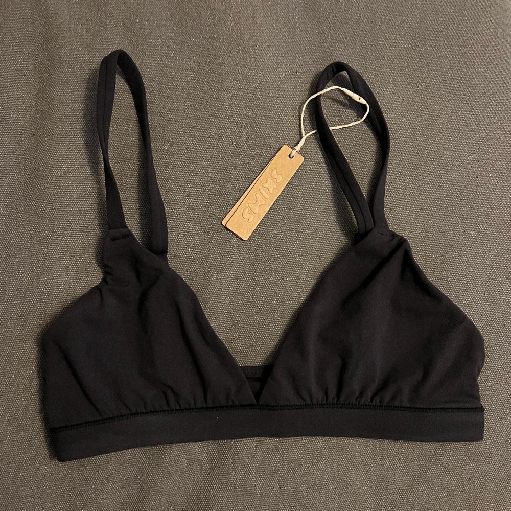 SKIMS Fits Everybody Triangle Bralette in Onyx